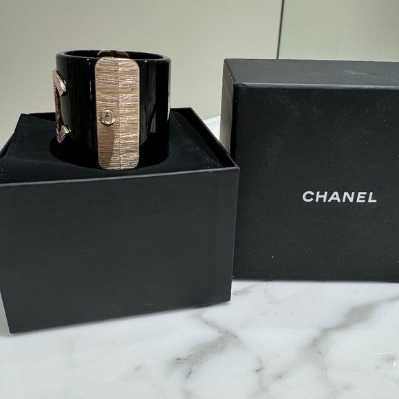Chanel CC cuff Bracelet - Picture 2 of 2